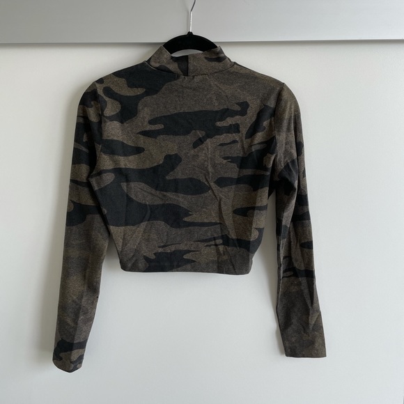 TNA camo mock neck crop top - Picture 2 of 3